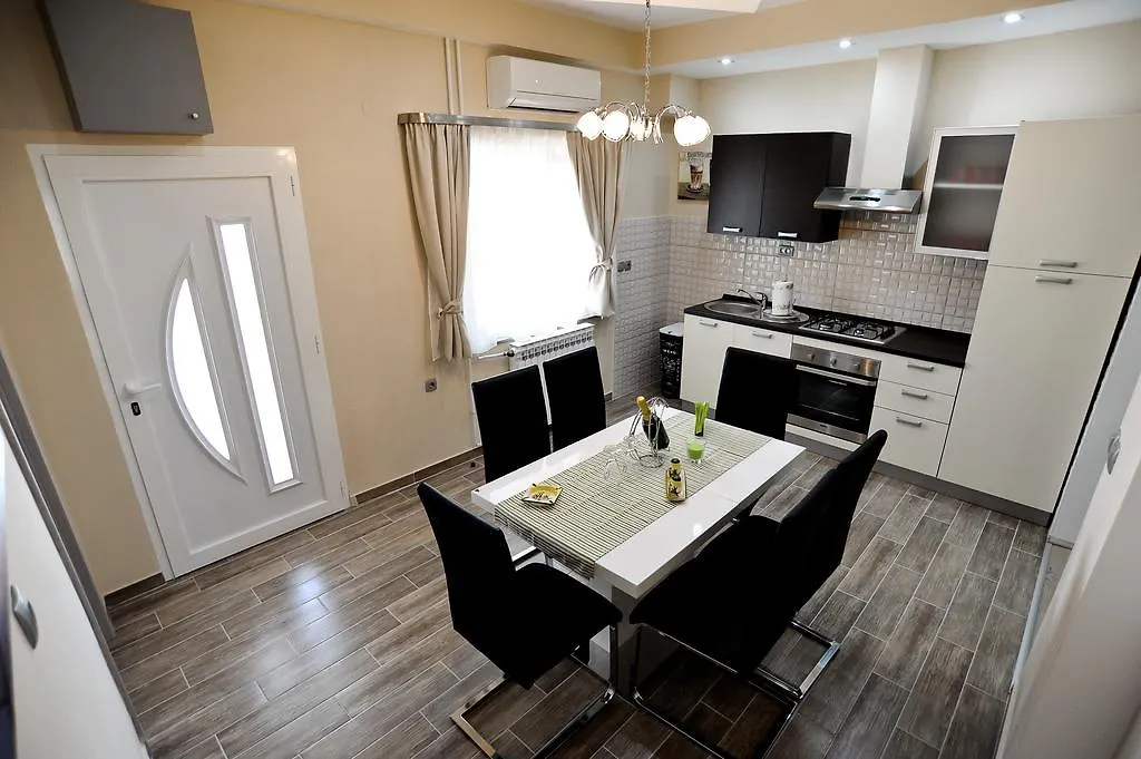 Apartments Mia Sukošan
