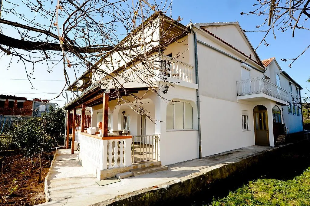 Apartments Mia Sukošan Kroatien