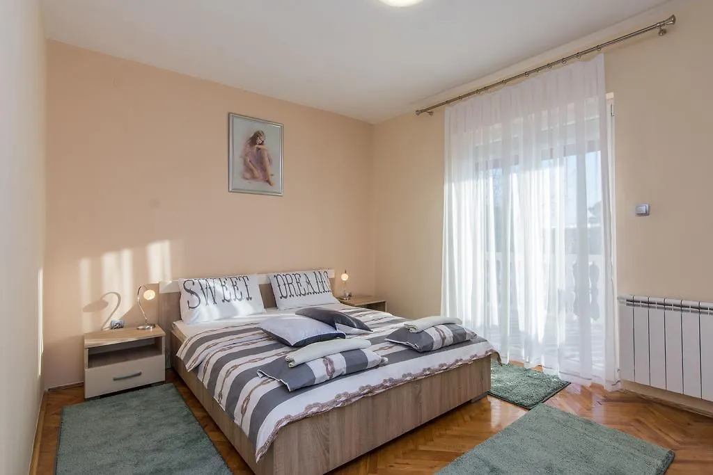 Apartments Mia Sukošan 0*,