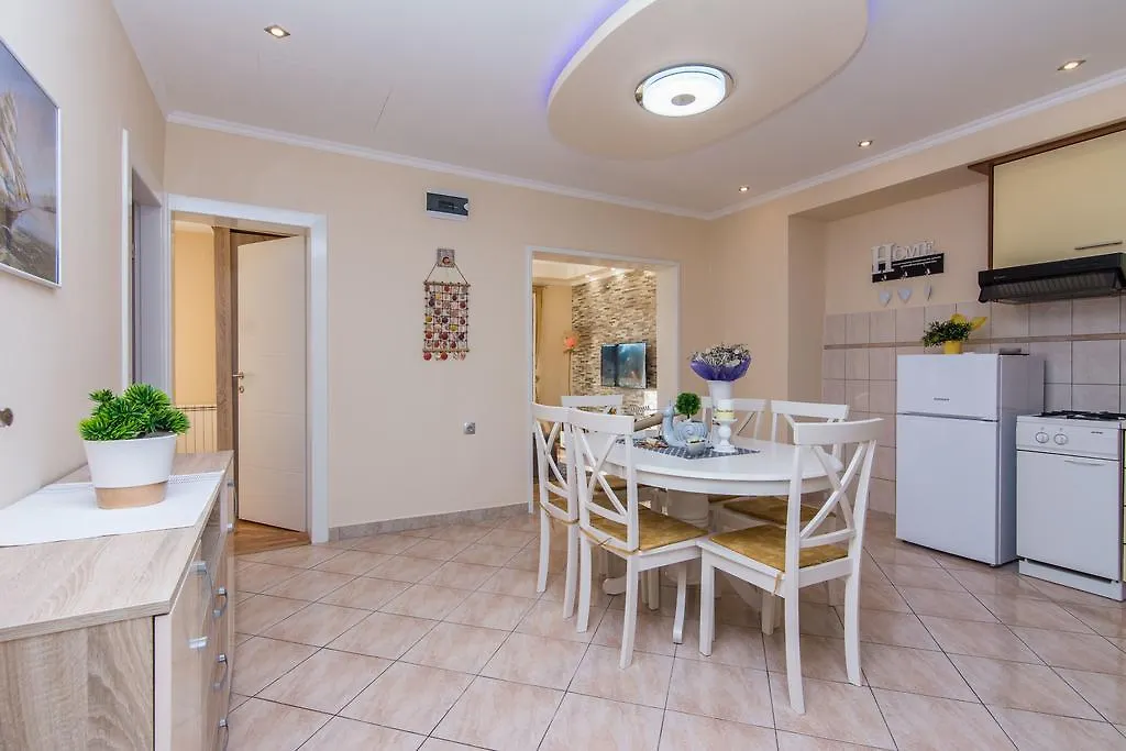 Apartments Mia Sukošan